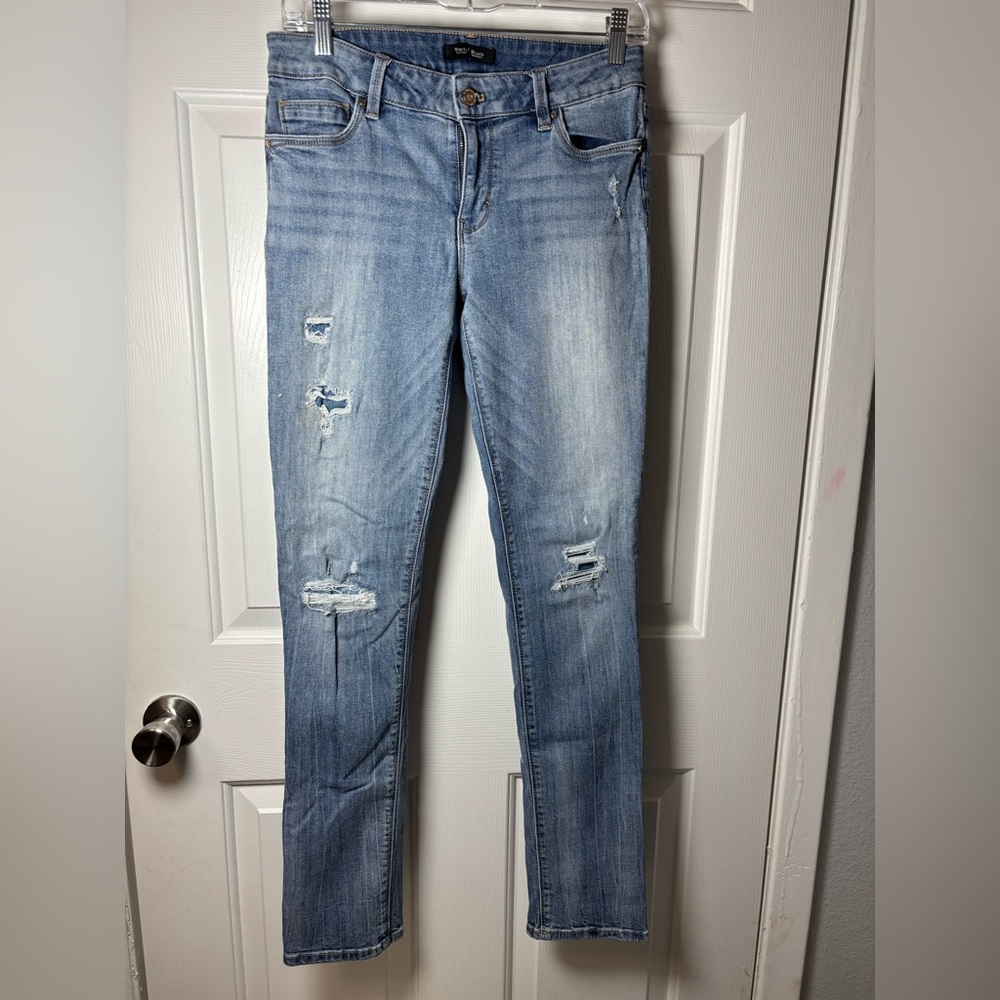 White House Black Market (WHBM) distressed skinny jeans. Size 6R